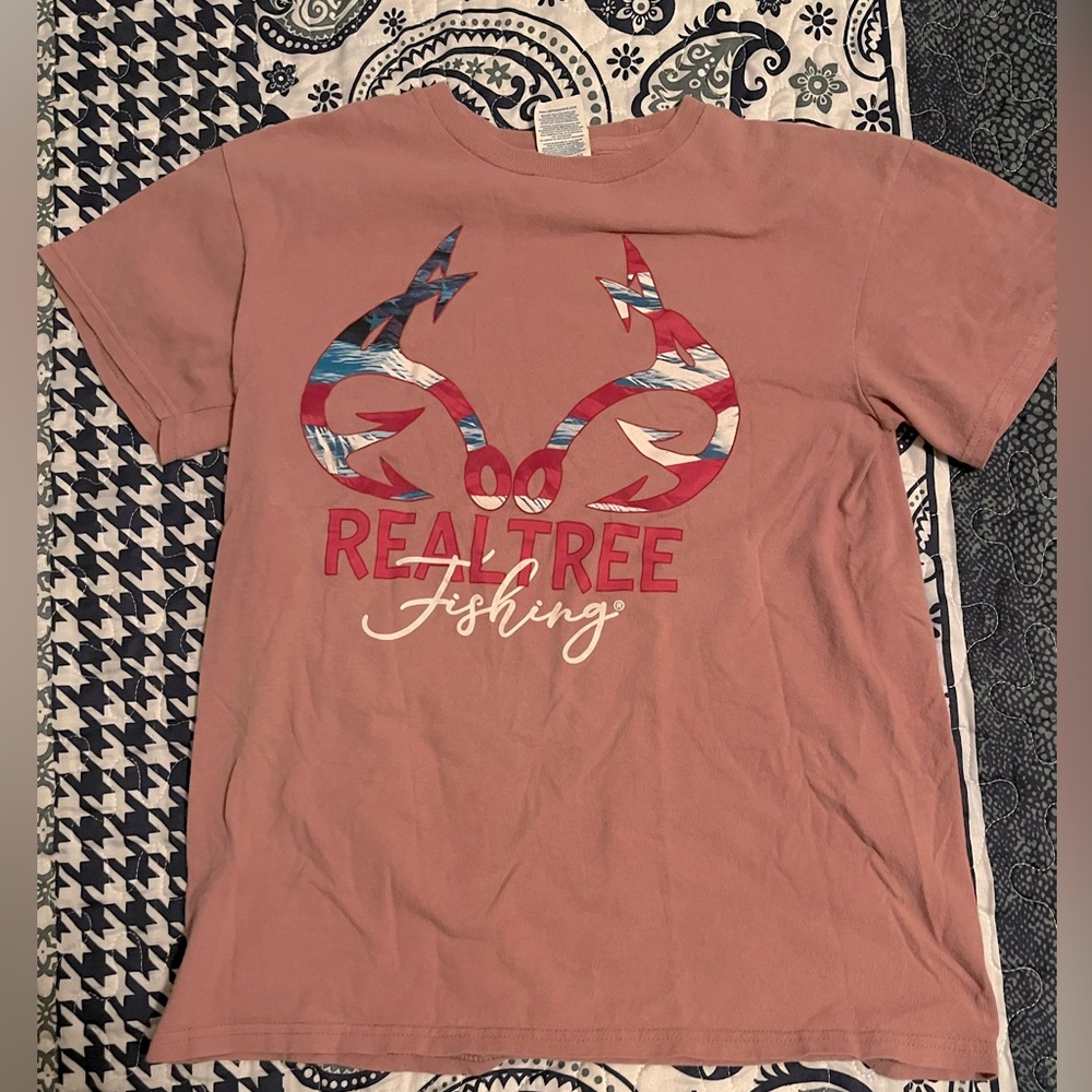 Pink Realtree T shirt. Size small.